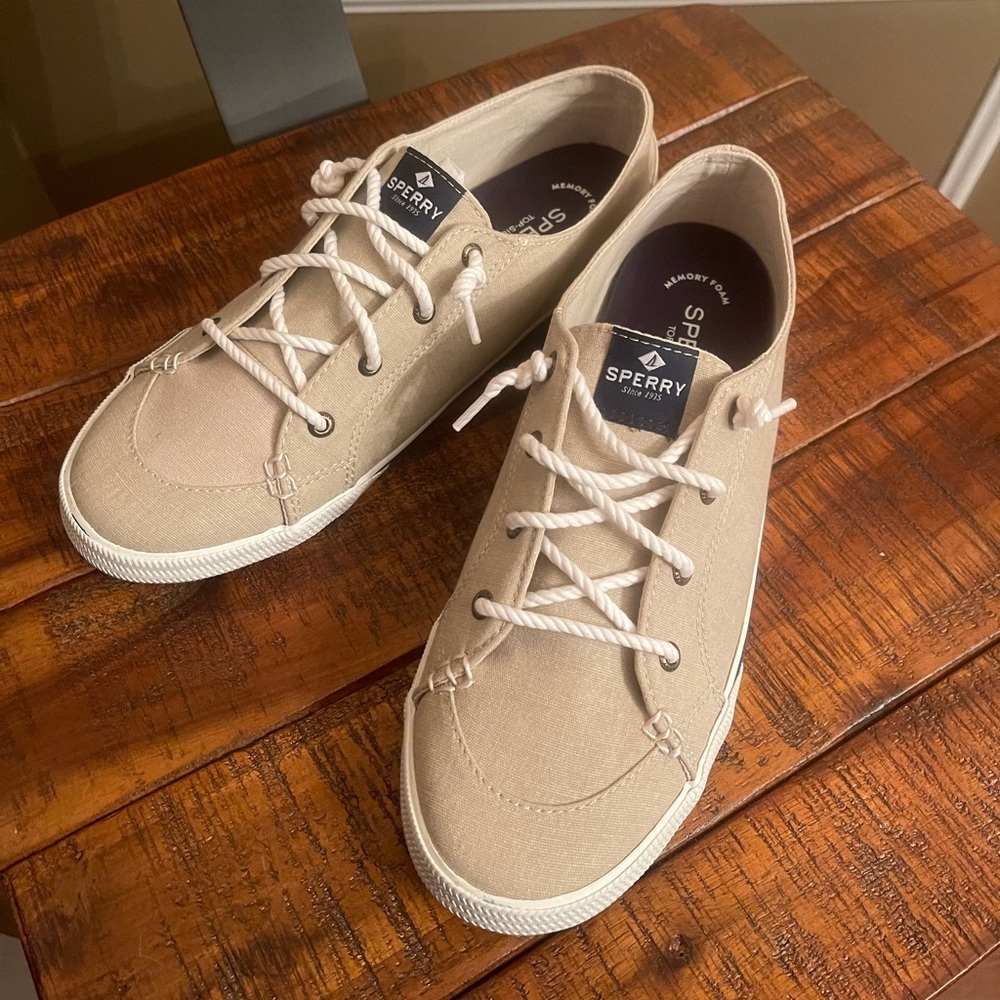New Sperry Top Sider Sneakers Size 10